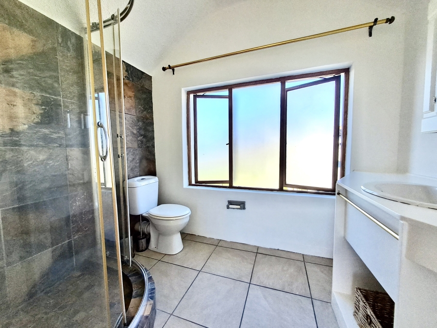 To Let 5 Bedroom Property for Rent in Grotto Bay Western Cape
